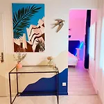 Roma Reva: Design Et Cinema Apartment Nîmes
