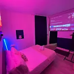 Roma Reva: Design Et Cinema Apartment Nîmes
