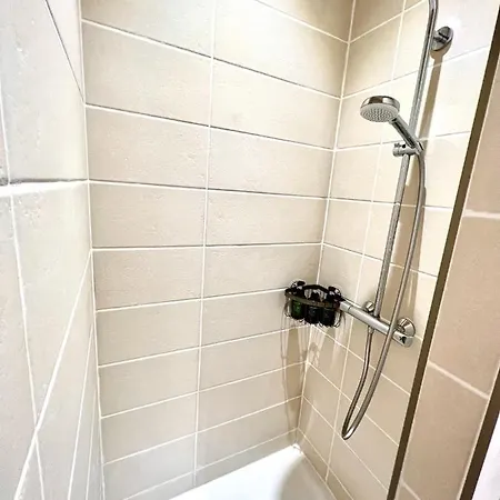 Roma Reva: Design Et Cinema ニーム