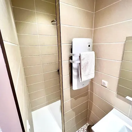 Roma Reva: Design Et Cinema