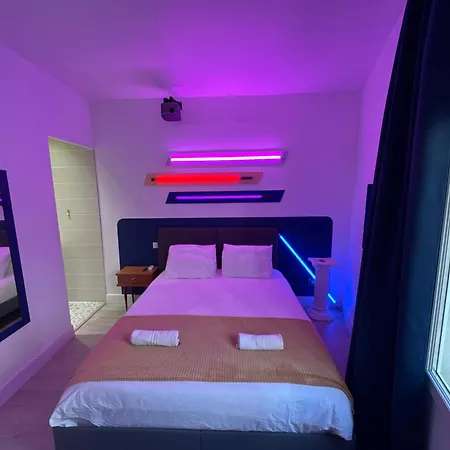 Roma Reva: Design Et Cinema Apartmán Nîmes
